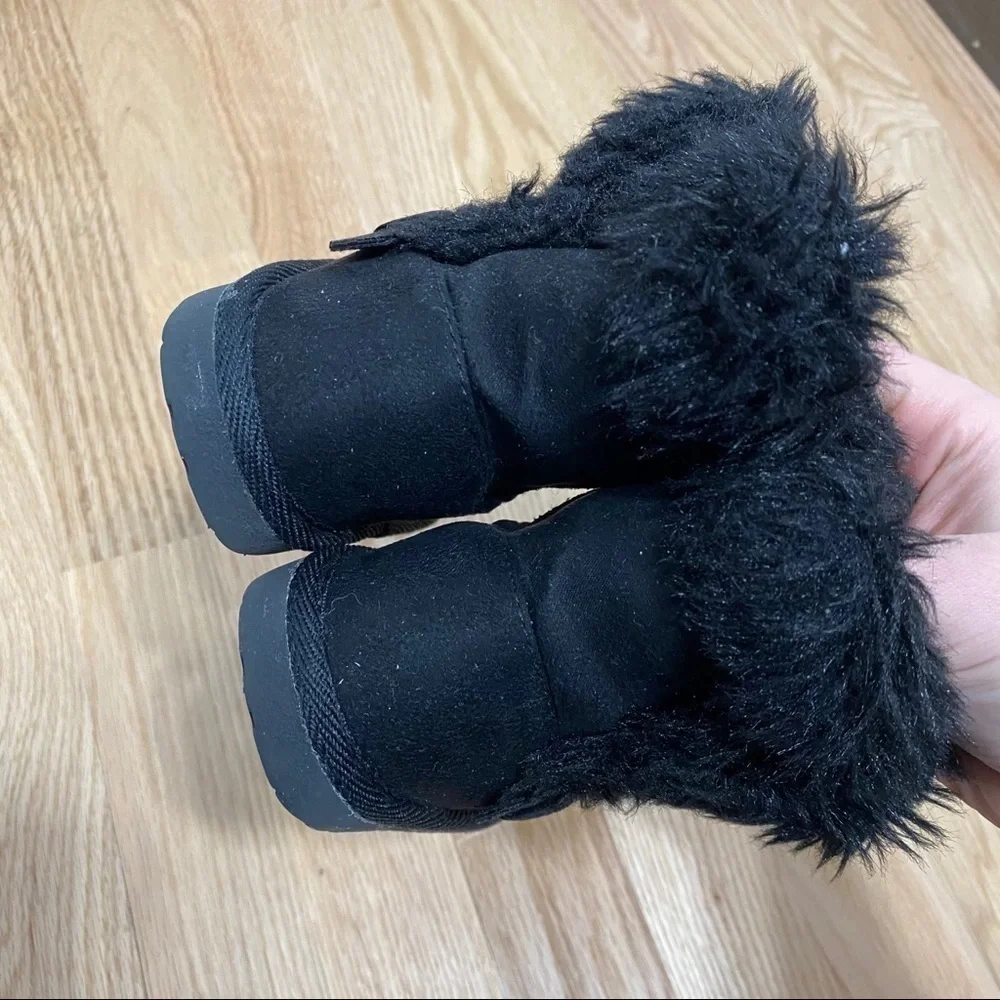 Cat & Jack Blue Buckle Faux Fur Boots Sz 5 Girls